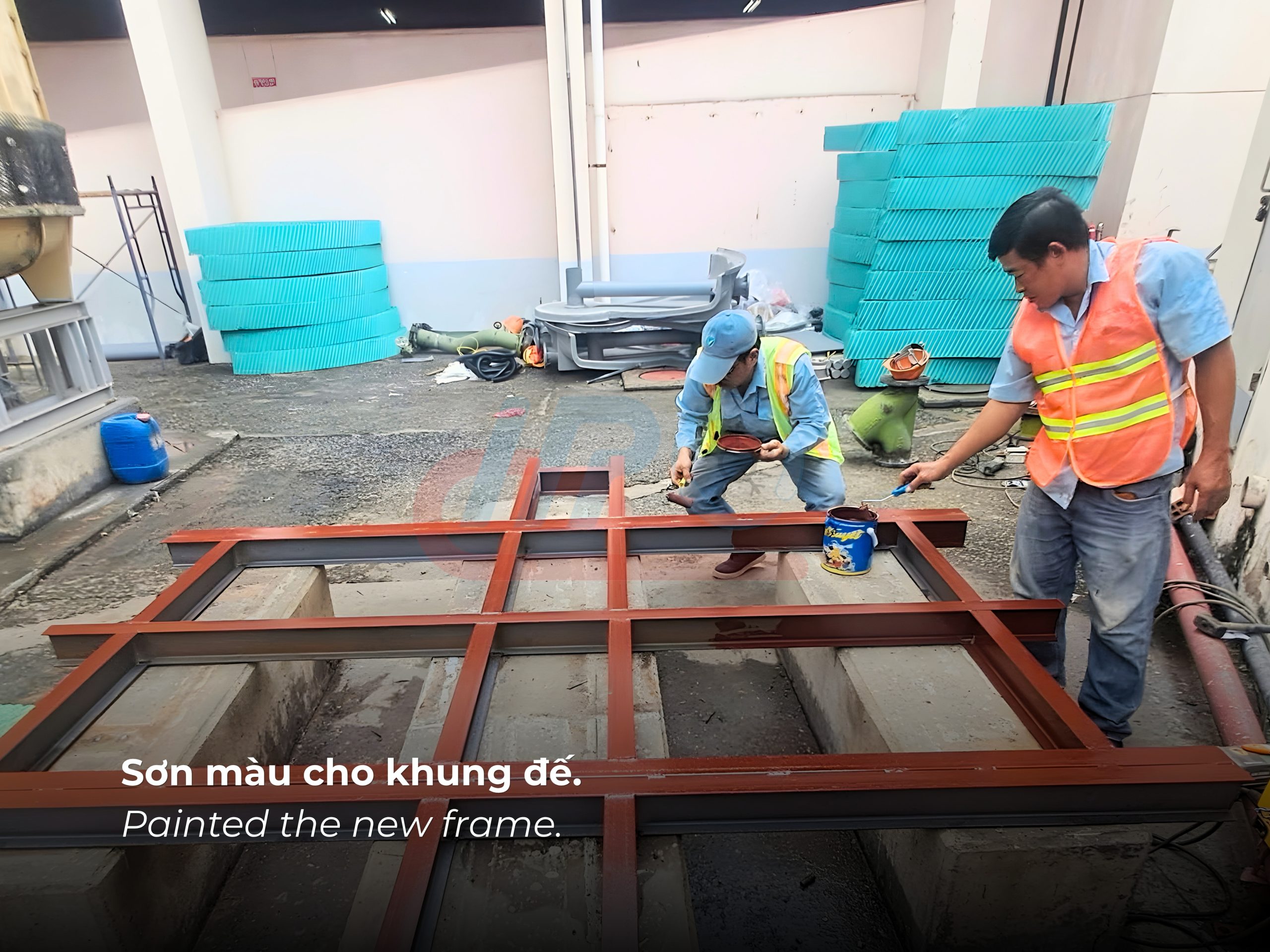 Sơn màu bảo vệ chống gỉ cho khung đế tháp giải nhiệt tại Lotte Saigon Hotel